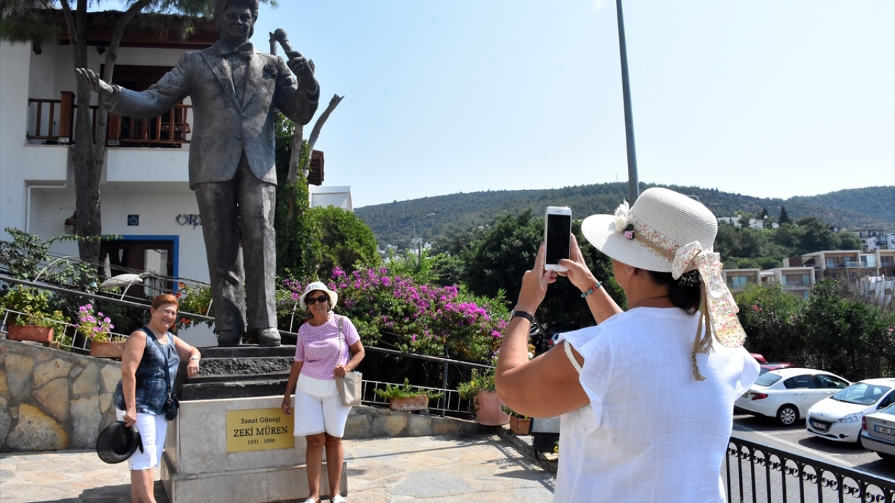 Sanatçının evinde 22 Eylül`de mevlit okutulacak, akşam ise Bodrum Antik Tiyatro`da sanatçı Gökhan Sezen konser verecek.