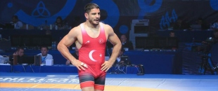 Milli güreşçimiz Taha Akgül gümüş madalya kazandı