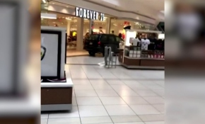 ABD’de cip alışveriş merkezine daldı, 3 kişi yaralandı