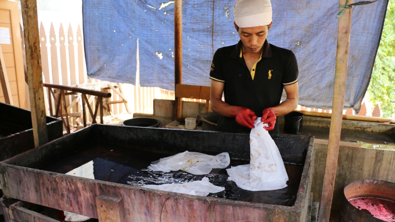Batik, tarihi geçmişi ve kültürel özelliğiyle 2009`da Birleşmiş Milletler Eğitim, Bilim ve Kültür Örgütü (UNESCO) tarafından dünya mirası listesine eklenmişti.
