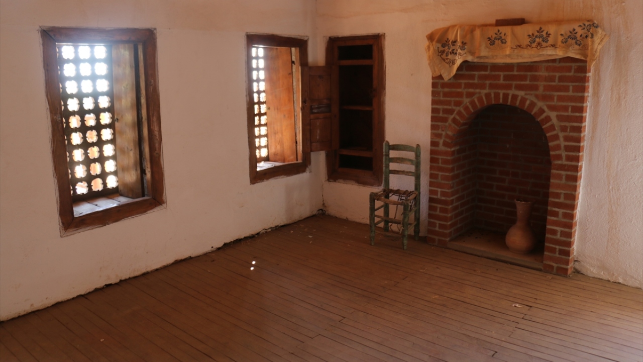 İzmir`de 1951`de geçirdiği tramvay kazasında bacaklarını kaybeden Yörük Ali Efe, tedavi için gittiği Bursa`da 23 Eylül 1951`de hayatını kaybetti.