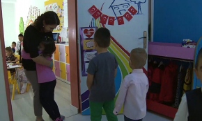 Her sabah kucaklaşarak derse başlıyorlar