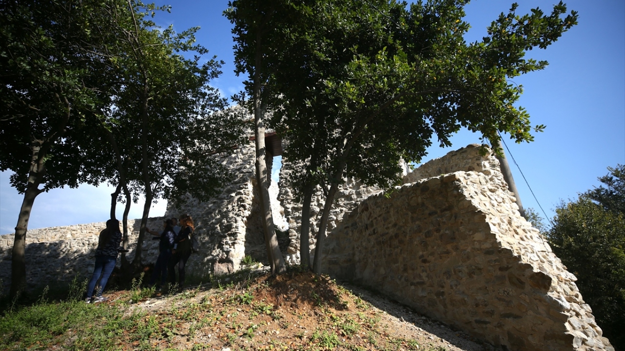 Taştan, restorasyon çalışmalarının yıl sonuna kadar tamamlanmasının hedeflendiğini ve çalışmaların ardından bölgeye gelen turist sayısında artış beklediklerini sözlerine ekledi.