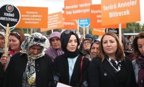 Türkiye Diyarbakır anneleri için ayakta