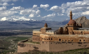 Süslemeleri ve eşsiz mimarisiyle İshak Paşa Sarayı