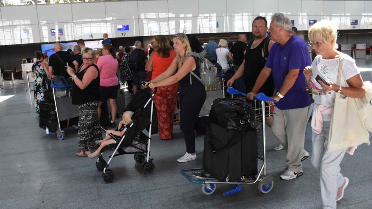 Maher, bazı ülkelerde İngiliz turistlerin otellerde tutulduğunu, ekstra para istendiğini medyadan öğrendiklerini aktardı.