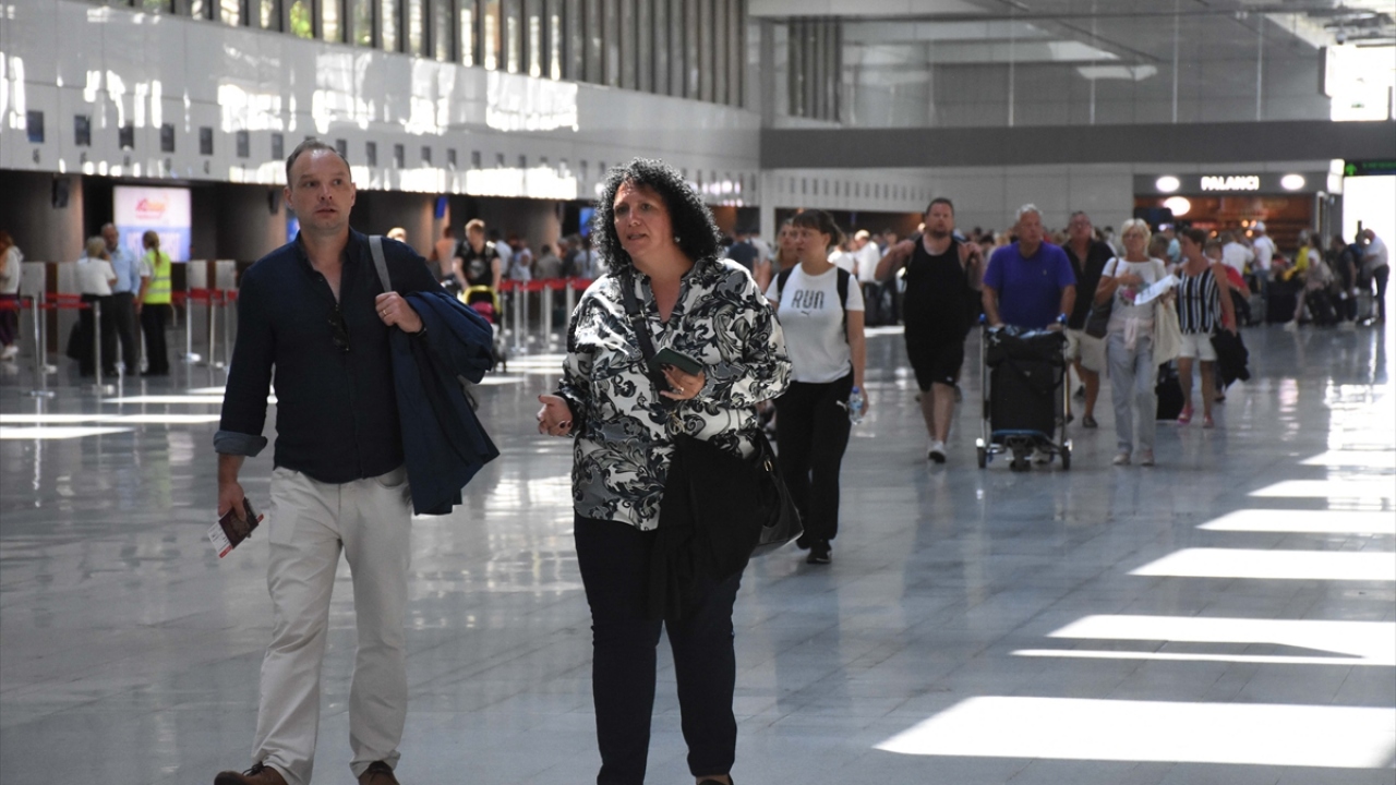 Türkiye`de kesinlikle böyle bir durumla karşılaşmadıklarına değinen Maher, çok iyi ağırlandıklarını ve çiçeklerle uğurlandıklarını vurguladı.