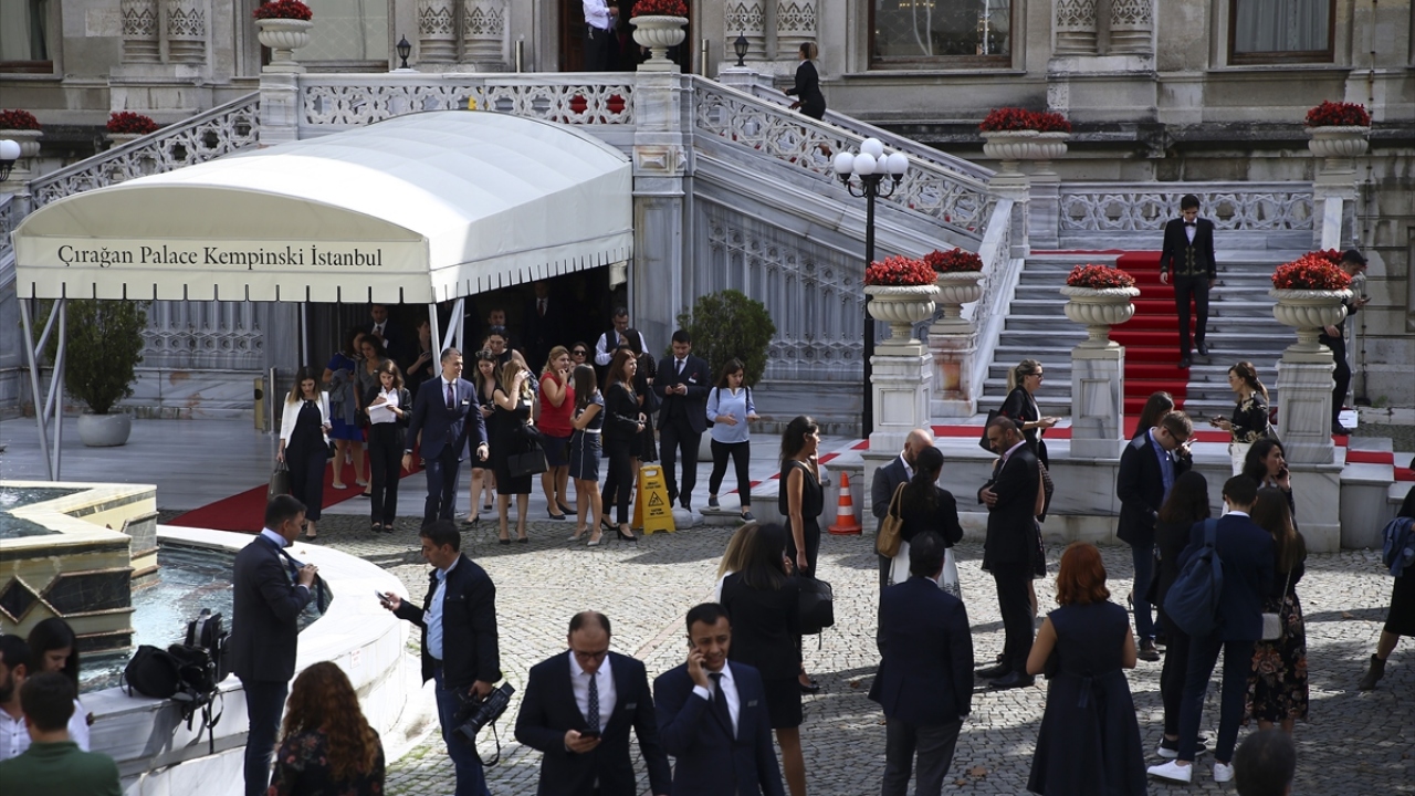 Afet ve Acil Durum Yönetimi (AFAD) Başkanlığı Deprem Dairesi Başkanlığından yapılan açıklamaya göre, Türkiye saati ile 13.59`da merkez üssü Marmara Denizi Silivri açıkları olan 5,8 büyüklüğünde bir deprem meydana geldi.