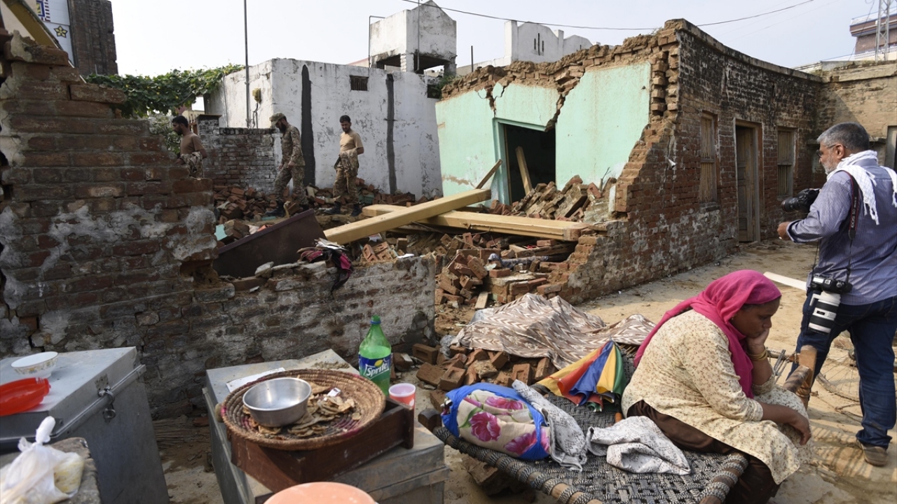 Kurtarma çalışmaların bugün sona ermesini beklediklerini bildiren Minhas, "Kurtarma çalışmalarının sona ermesiyle hasar tespit ve yardım çalışmalarımız başlayacak. İhtiyaç sahiplerine barınak sağlanacak" diye konuştu.