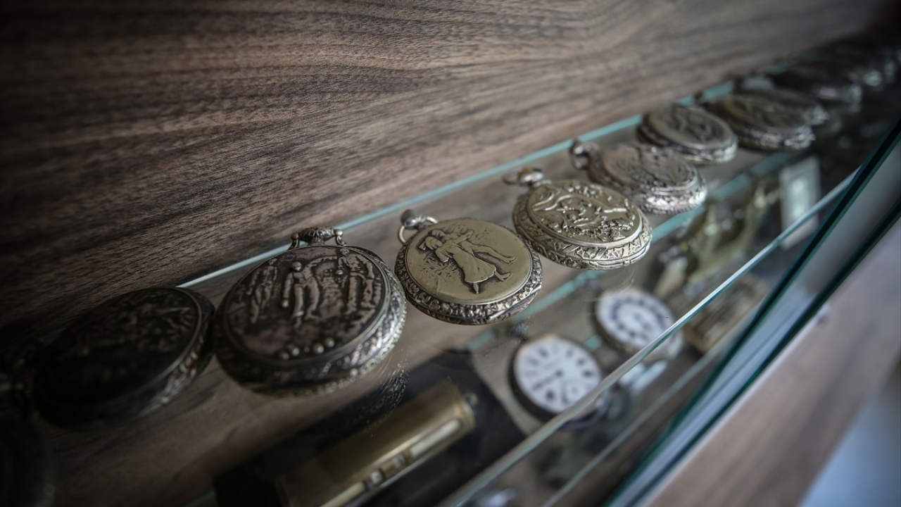 Saat tamirinde gerekli parçaları imal edebildiğine dikkati çeken Yurtdakal, bunun önemli bir avantaj olduğunu vurguladı.