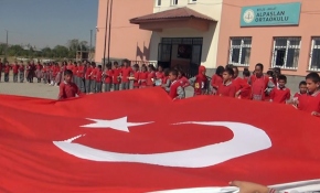 Önce dev Türkiye haritası oluşturdular, sonra kitap okudular