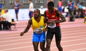 Rakibinin yardımına koştu birlikte yarışı bitirdiler