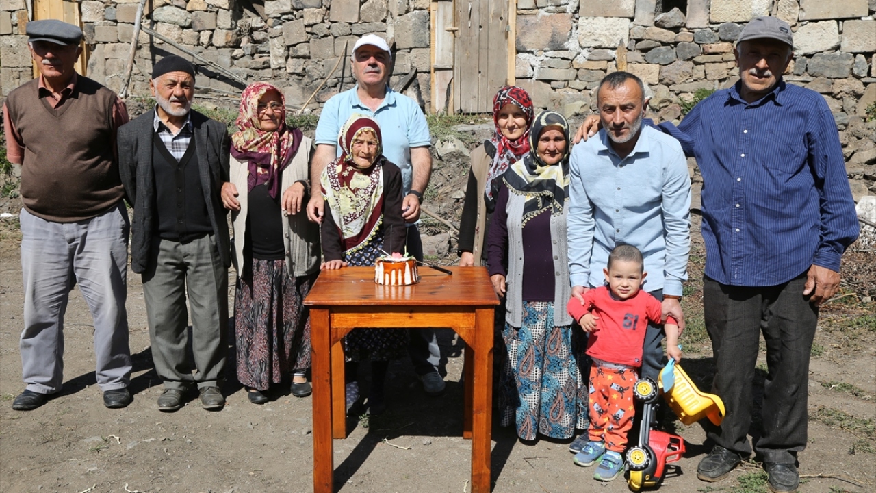 Mahallenin en yaşlısı