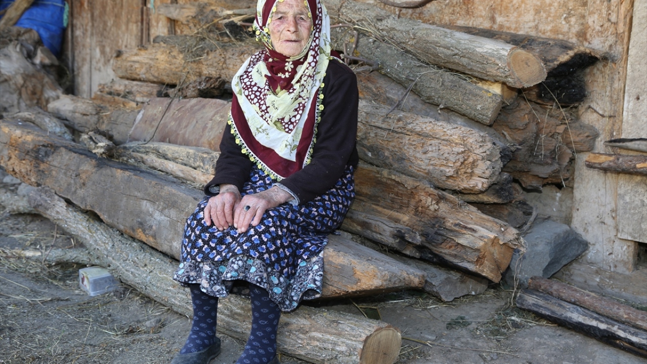Daha önce dizinden iki kez ameliyat geçirdiğini belirten Yılmaz, "Allah`a şükürler olsun, bugünleri gördük. Şu anda sağlık durumum da gayet iyi." dedi.