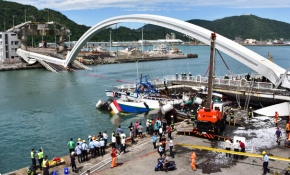 Tayvan'da köprü çöktü: 10 yaralı, 5 kayıp