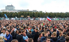 Hollanda'da çiftçilerden hükümetin tarım politikasına protesto