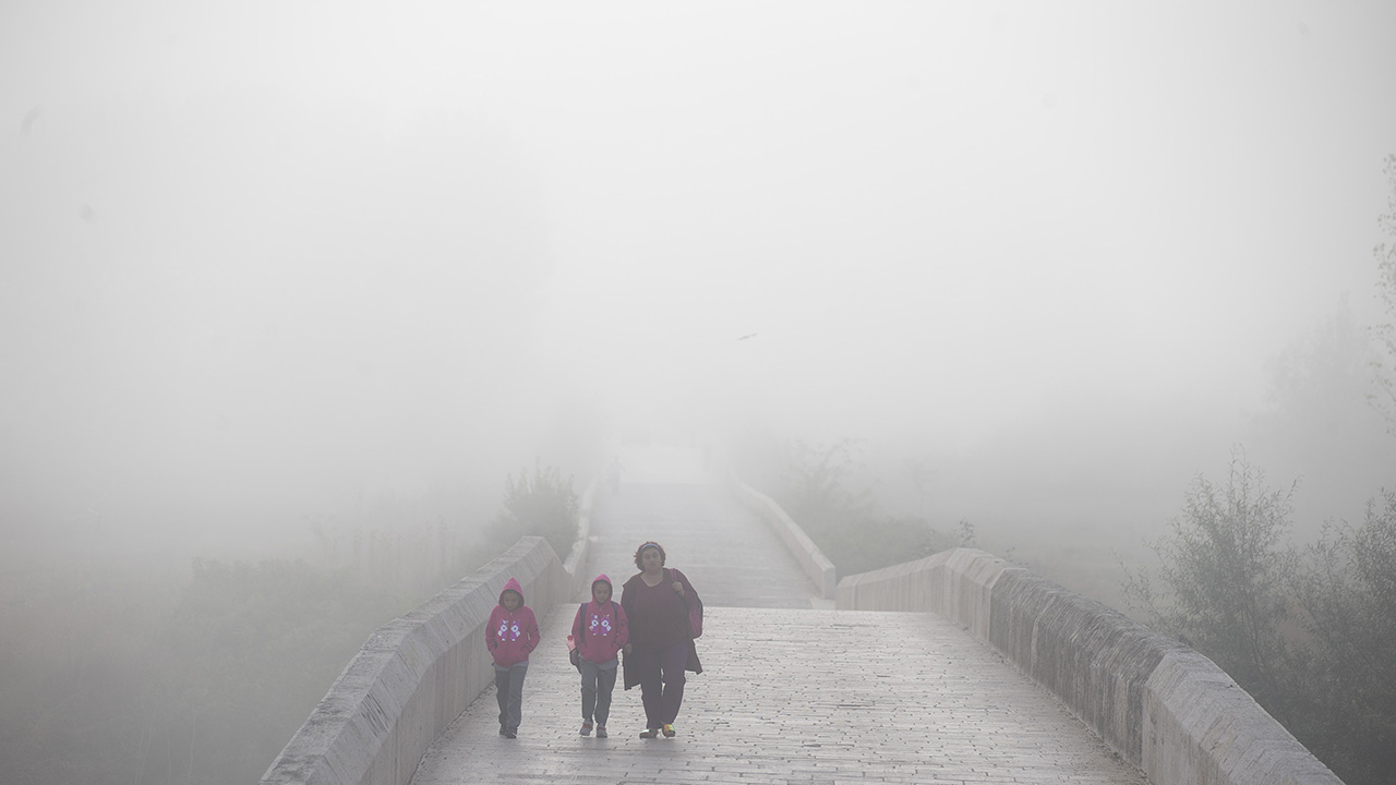 Edirne`de sabah saatlerinde yüksek kesimlerde sis etki gösterdi. 