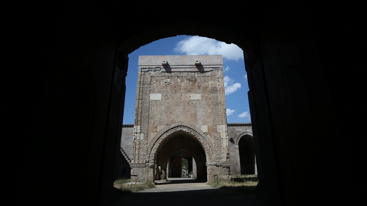 "Halımızı, gilaburumuzu tanıtacağımız merkez haline getireceğiz"