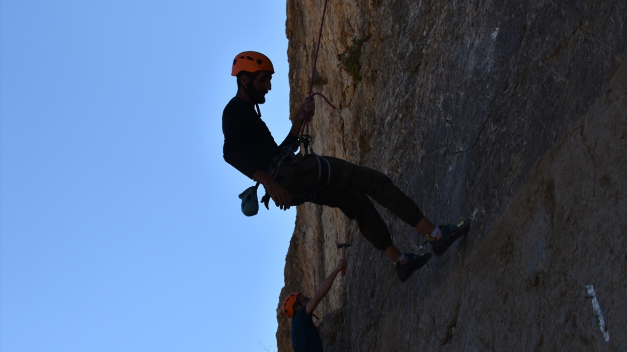 TDF Hakkari İl Temsilcisi ve CİSAD kurucu üyesi Naci Ertunç, gazetecilere yaptığı açıklamada, son zamanlarda kentte doğa sporlarıyla ilgili birçok etkinlik düzenlendiğini söyledi. 