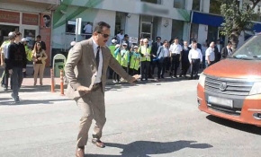 Bilecik'teki Yaya Geçidi Nöbeti'nde valiye az kalsın araba çarpıyordu