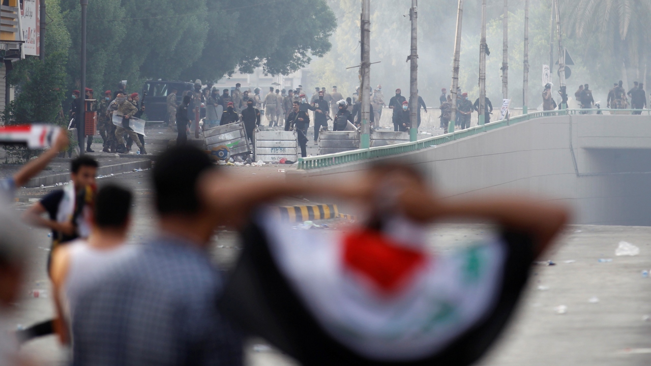 Bağdat Polis Müdürlüğünde görevli Ahmed Halef de  yaptığı açıklamada, başkentin genelinde bu sabah saat 05.00`ten itibaren ikinci bir emre kadar sokağa çıkma yasağını uygulamaya başladıklarını kaydetti.