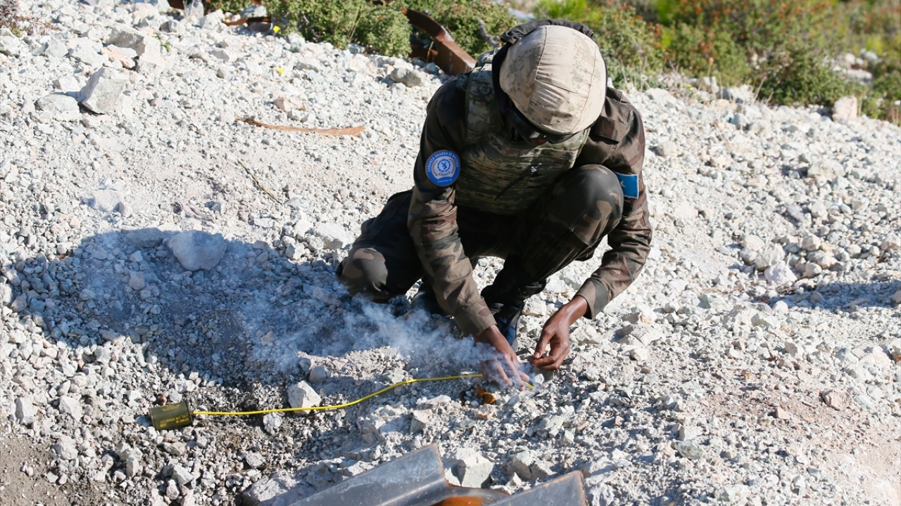 Bu kadar zor olacağını hiç beklemediklerini belirten Yusuf, "Foça`daki eğitimler gerçekten çok gerçekçi ve bu, bizim için çok önemli. Buradan dolu bir şekilde ayrılacağımız için çok mutluyuz." değerlendirmesinde bulundu.