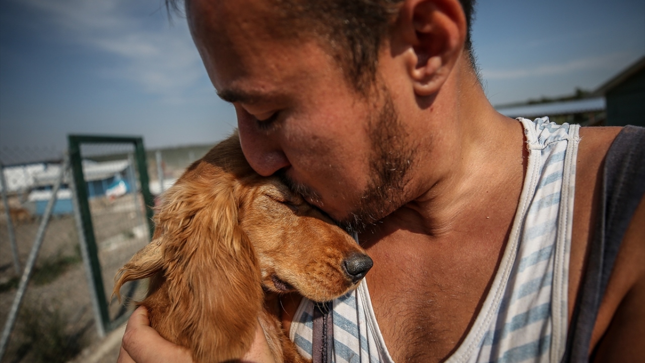 Emre Demir, yaptığı açıklamada, bu yolculuğa bir köpekle başladıklarını söyledi. 