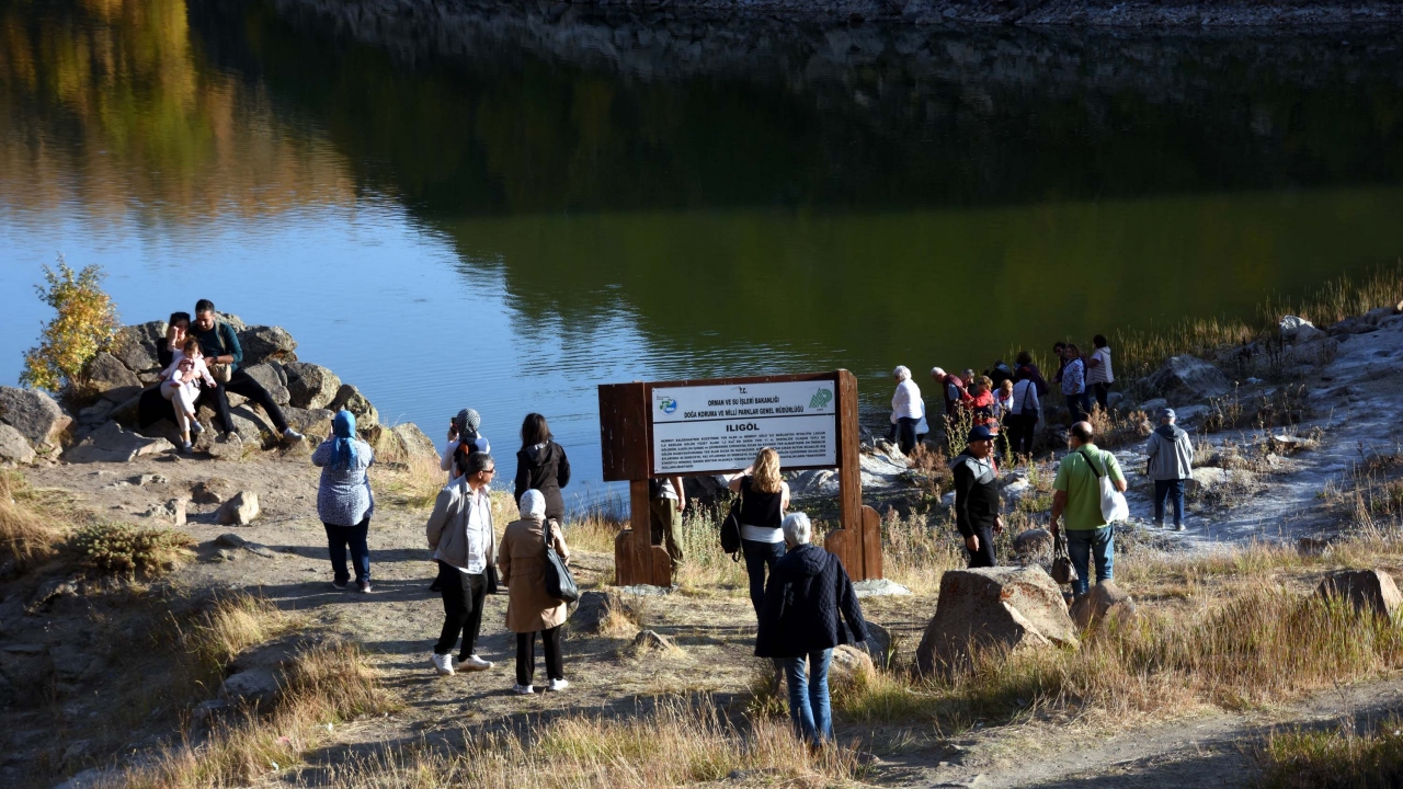 Gün batımını görüntülemek isteyenler de bölgeye akın ediyor. 