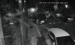 Kuvvetli fırtına Maltepe'de bir okulun çatısını uçurdu