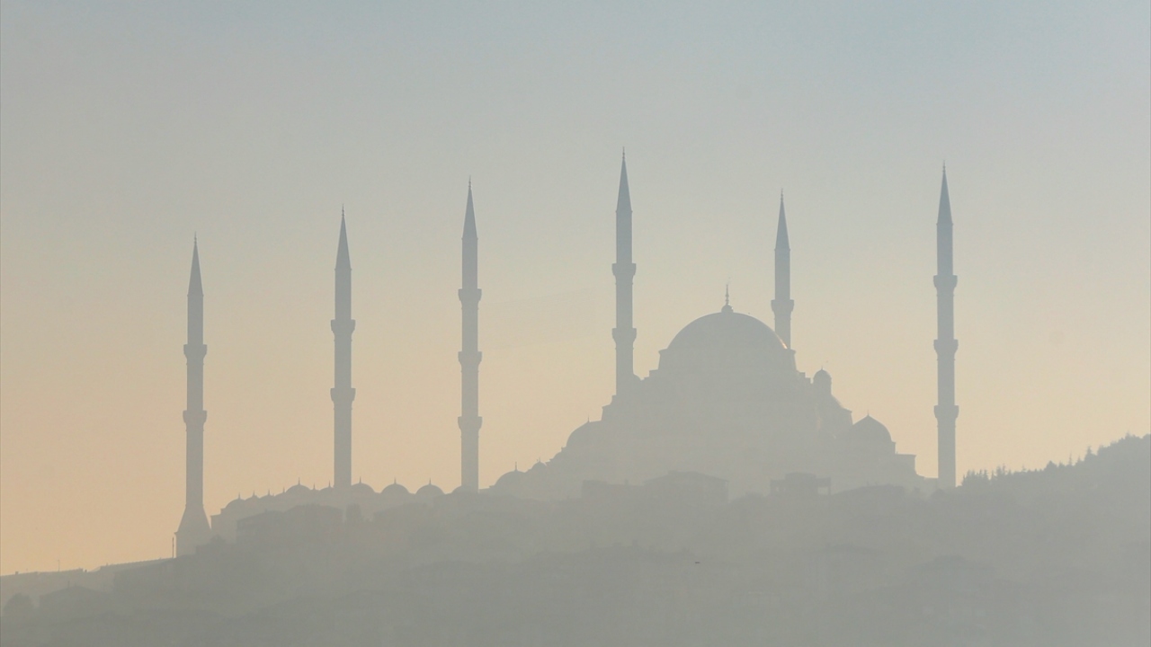 6 minareli olmasıyla imanın şartlarını temsil ediyor