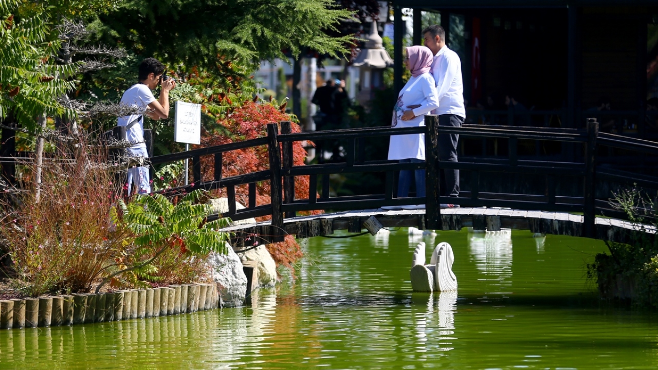 Selçuklu ilçesi İstanbul Yolu üzerinde 2010`da hizmete açılan 36 bin metrekarelik Japon Kyoto Parkı, kent halkı ve çevre illerden gelen vatandaşların ilgisini çekiyor.