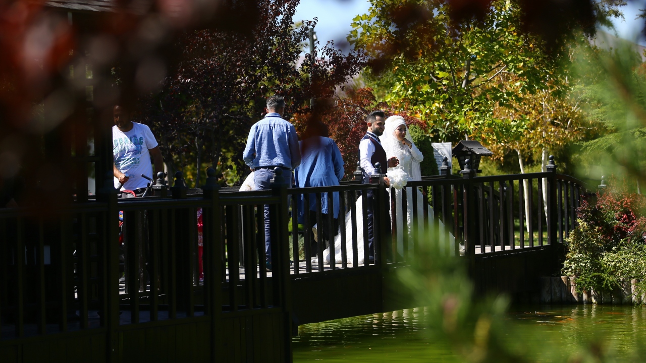Japon turistlerin de ilgi gösterdiği park, düğün çekimlerinin vazgeçilmez mekanları arasında.