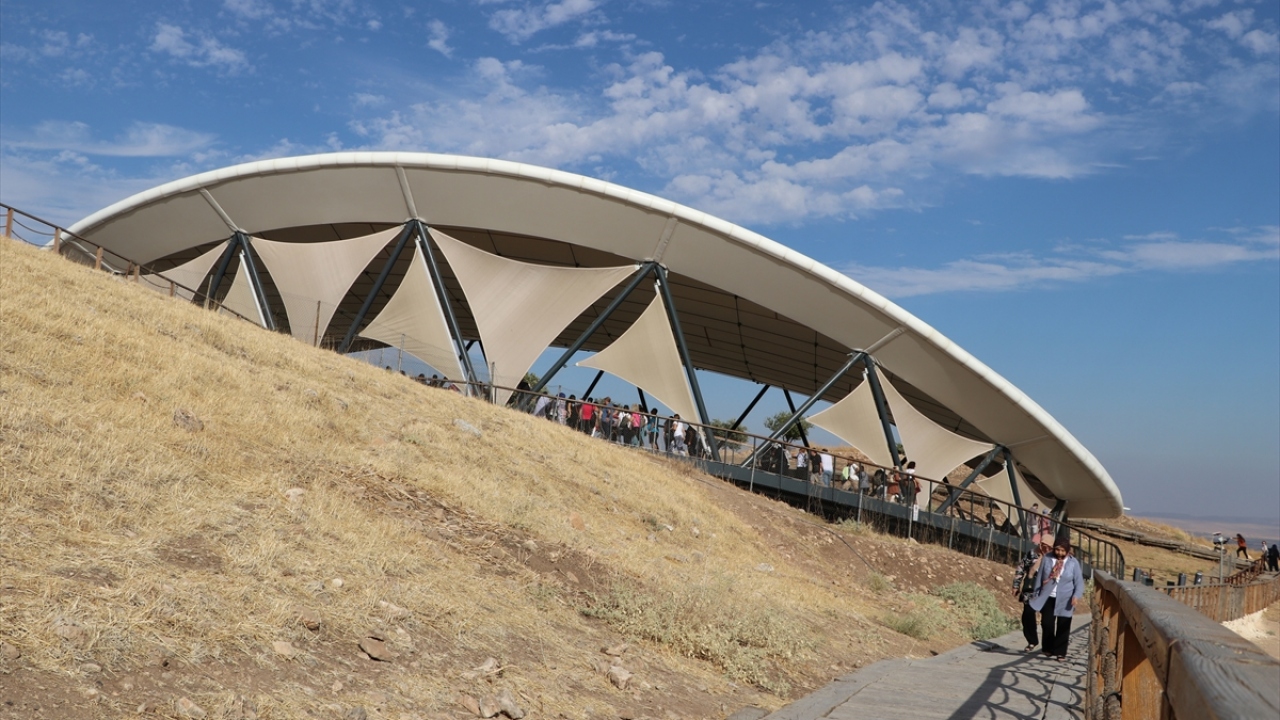 Hollanda`dan gelen Melek Targun ise Şanlıurfa`yı çok beğendiğini belirterek, herkesin bölgeyi gezerek görmesi gerektiğini söyledi. 