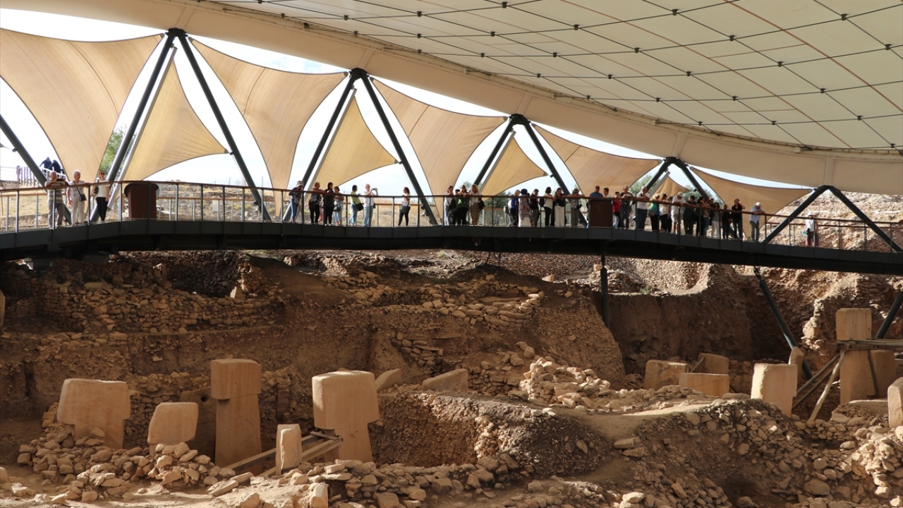 Tarihin sıfır noktası olarak nitelendirilen Göbeklite`den çok etkilendiğini vurgulayan Bardakçı, Türkiye`nin böylesi bir zenginliğinin bulunmasının kendisini gururlandırdığını kaydetti.