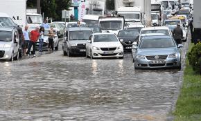 Muğla'da sağanak su taşkınlarına neden oldu