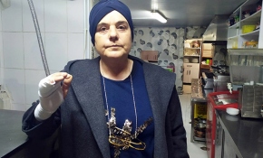 Canını hiçe saydı, iş yerine sığınan kadını ölümden kurtardı