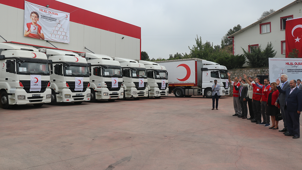 İzmir`in Kemalpaşa ilçesindeki et entegre tesisinde düzenlenen törene, Türk Kızılay Genel Müdürü Dr. İbrahim Altan, Türk Kızılay İzmir Şube Başkanları, yöneticileri ve gönüllüler katıldı.