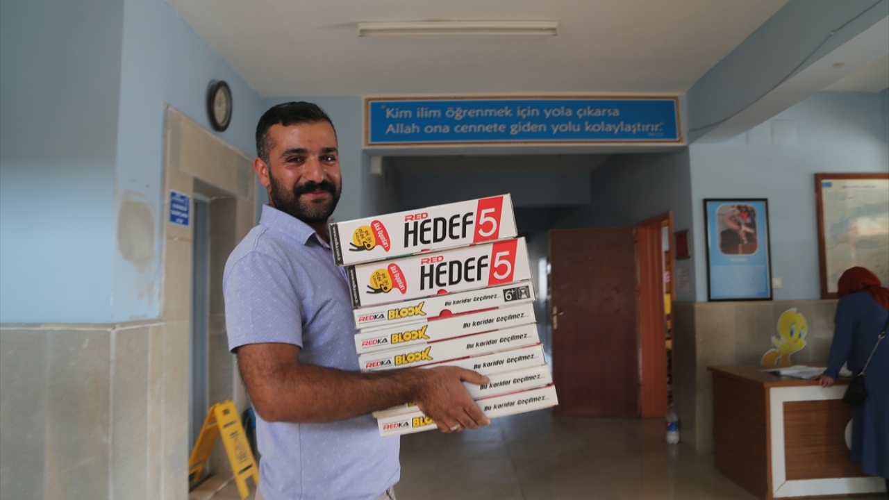 Abdülkadir Korkmaz, yaptığı açıklamada, kendisinin zor şartlarda okuduğunu, çocukların daha çok okuması için elinden geleni yapmaya çalıştığını söyledi.