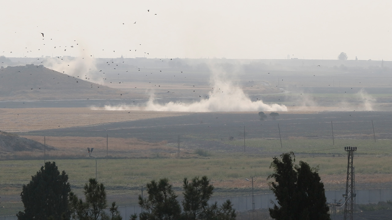 Cumhurbaşkanı Recep Tayyip Erdoğan, Türk Silahlı Kuvvetlerinin Suriye Milli Ordusu`yla birlikte Suriye`nin kuzeyinde PKK/YPG ve DEAŞ terör örgütlerine karşı Barış Pınarı Harekatı`nı başlattığını bildirdi.