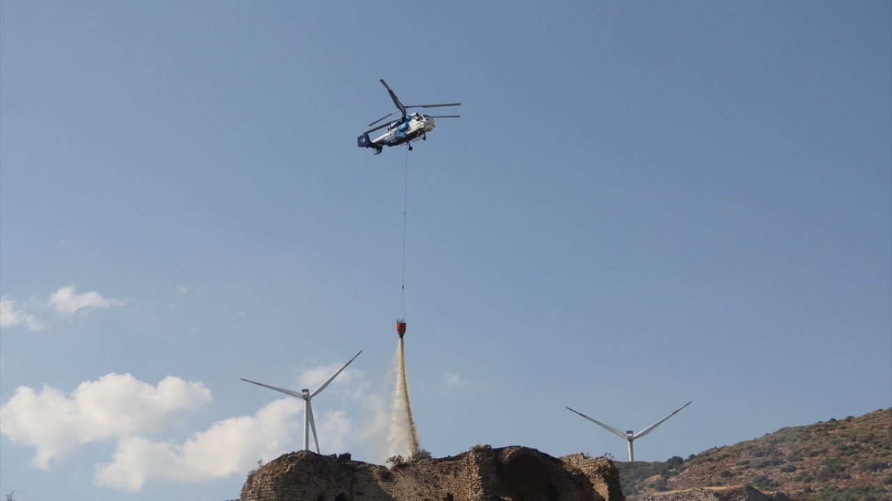 İhbar üzerine, bölgeye 6 arazöz, 2 yangın söndürme helikopteri, 2 ilk müdahale aracı, 1 itfaiye aracı ile çok sayıda ekip sevk edildi.