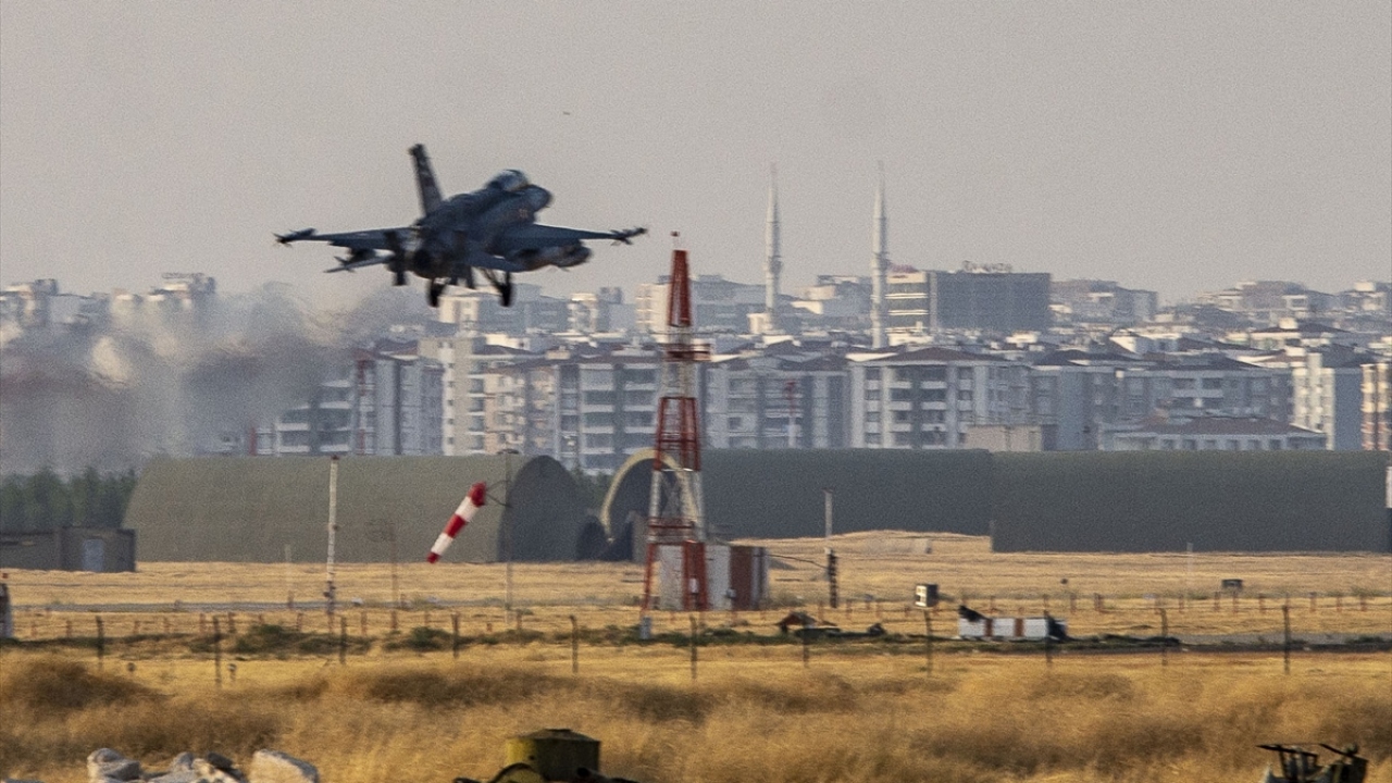Diyarbakır 8. Ana Jet Üssü`nde hareketlilik gözleniyor.