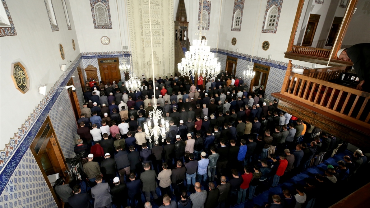 Allah`tan milletin fertleri arasına kin, öfke ve nefret tohumu ekmek isteyenlere fırsat vermemesini dileyen Erbaş;