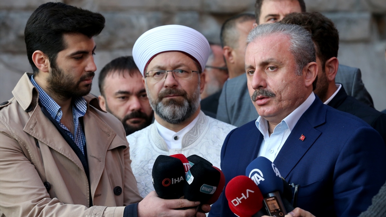 Sabah namazını Hacı Bayram Camisi`nde kılan ve Barış Pınarı Harekatı`nın zaferle sonuçlanması için yapılan duaya katılan TBMM Başkanı Şentop, çıkışta açıklamalarda bulundu.