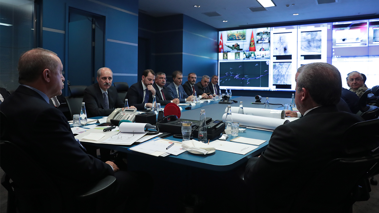 Cumhurbaşkanı Erdoğan harekat merkezinden gelişmeleri takip ediyor.