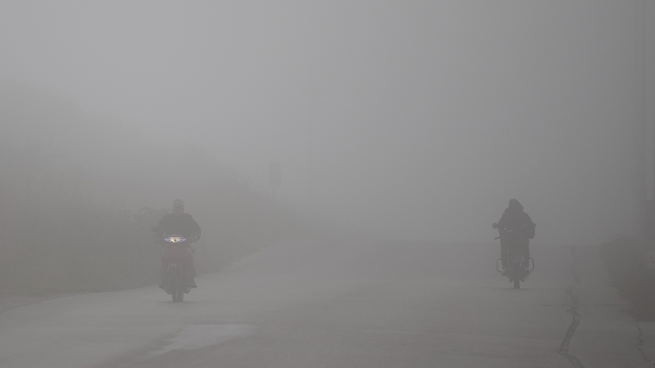 Sis nedeniyle görüş mesafesi kentin bazı bölgelerinde yer yer 50 metreye düştü.