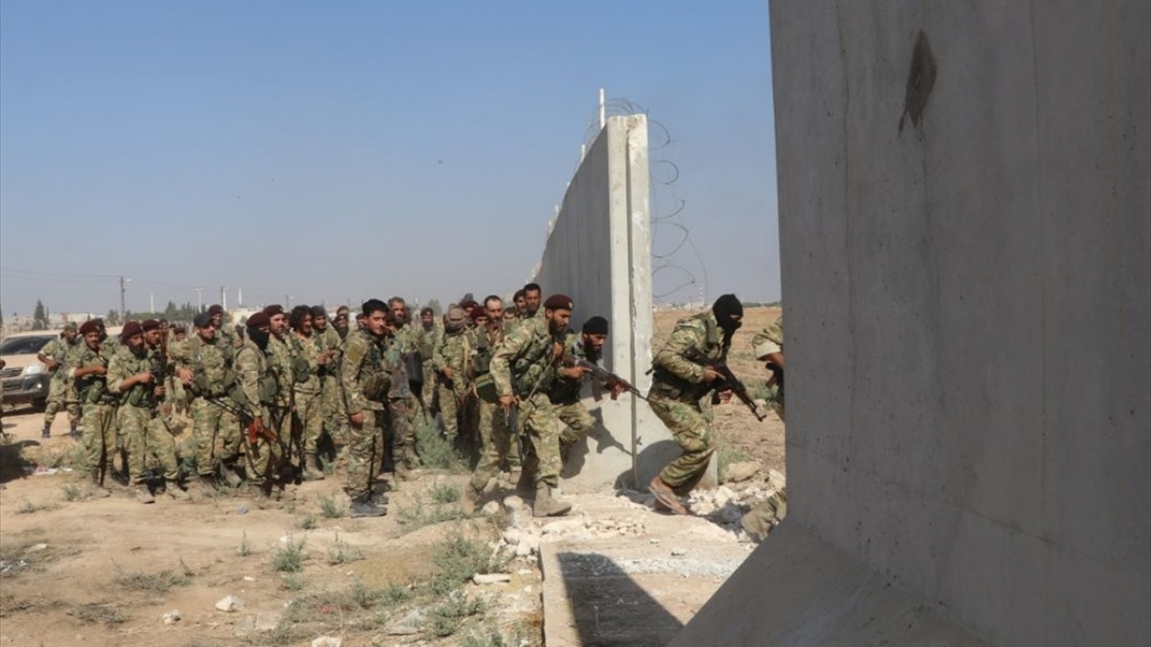 Türk Silahlı Kuvvetlerinin (TSK) terör örgütlerine yönelik başlattığı harekat kapsamında, SMO unsurları Şanlıurfa`nın Ceylanpınar ilçesinden Fırat Nehri`nin doğusunda YPG/PKK`lı teröristlerin işgalindeki bölgelere girdi.