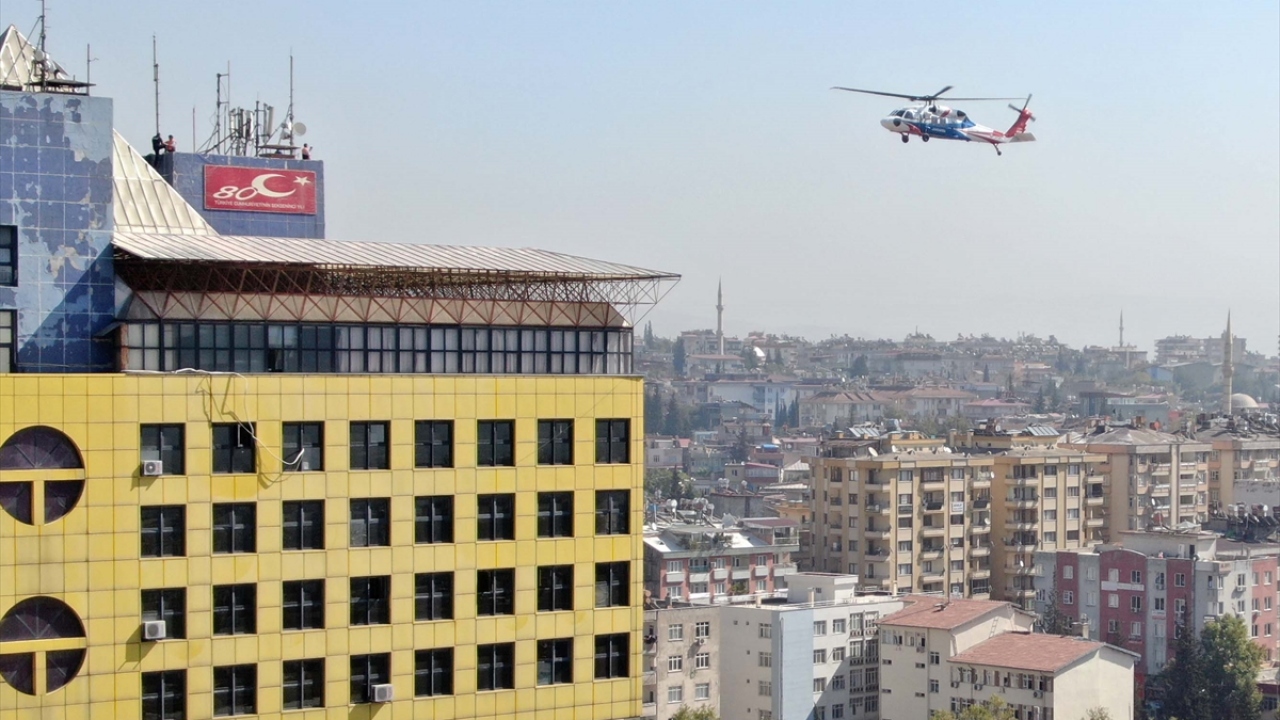 İl Afet ve Acil Durum Yönetim Merkezi, Beydağı Geçici Barınma Merkezi`nde oluşturulan kriz merkezinde Malatya Valisi Aydın Baruş başkanlığında toplandı.