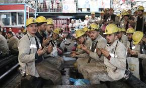 Kömür karası eller Mehmetçik'e dua için açıldı