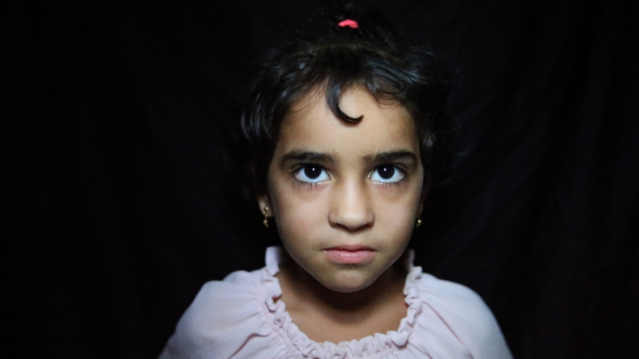 Babasını Lazkiye`de kaybeden 5 yaşındaki Muna El Salih, Reyhanlı Eğitim Köyü`nde eğitimini sürdürüyor.