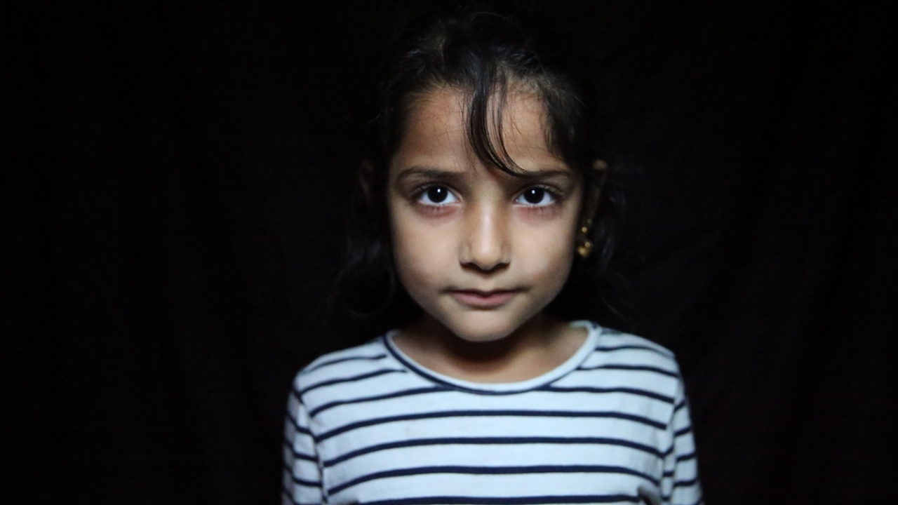 Babasını Hama`da kaybeden 5 yaşındaki Viam Atraş, Reyhanlı Eğitim Köyü`nde eğitimini sürdürüyor.